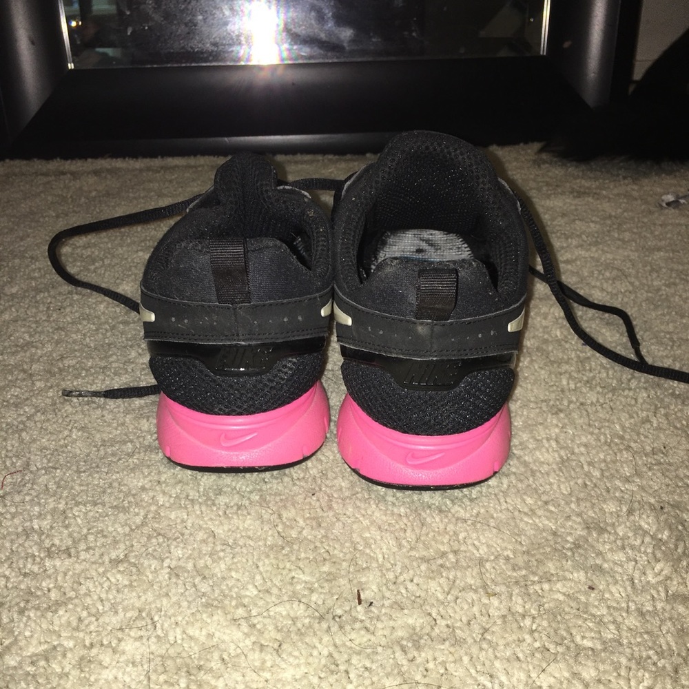 Nike’s - Picture 2 of 4